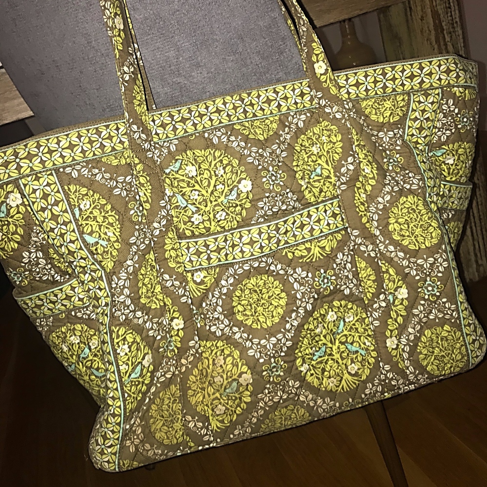 Vera Bradley XL Tote (Multi-pockets and Zippers)